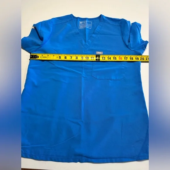 FIGS Catarina One Pocket Scrub Top Size Medium Blue Women’s FW1000 - Picture 7 of 7